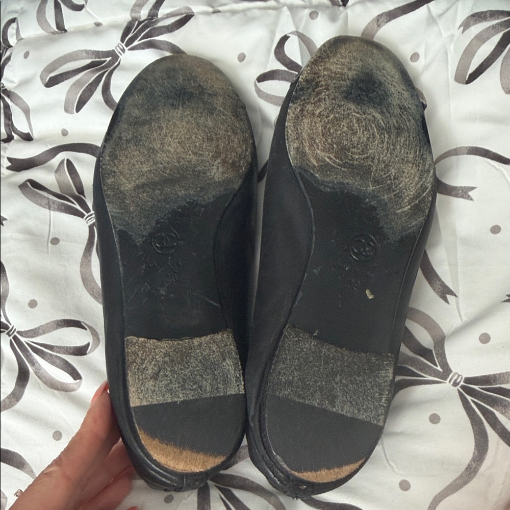 CHANEL Black Leather Cap-Toe Bow Ballet Flats - Picture 13 of 13